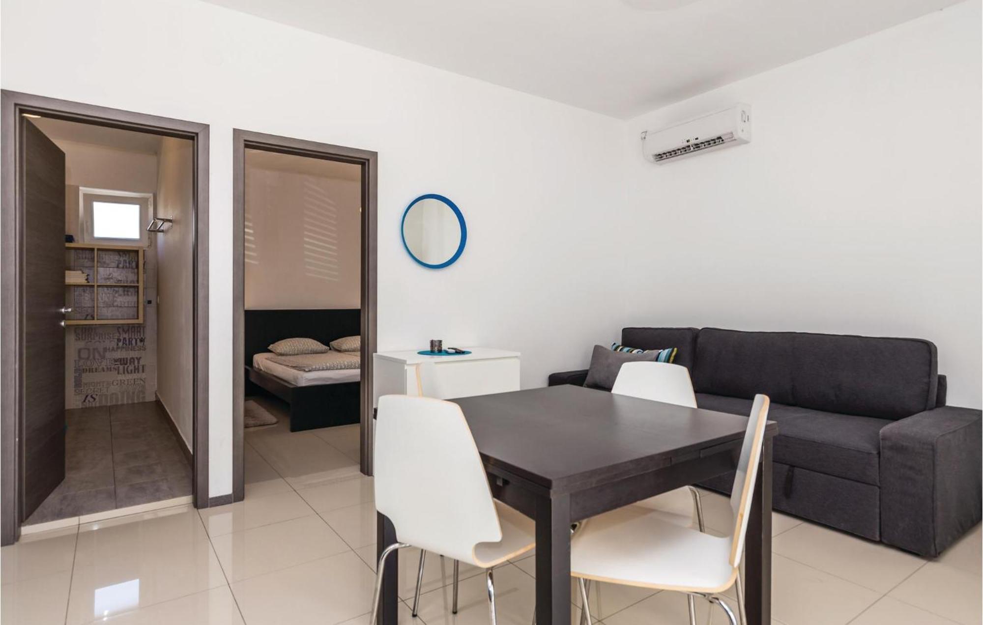Nice Apartment In Mandre With Wifi Exterior photo
