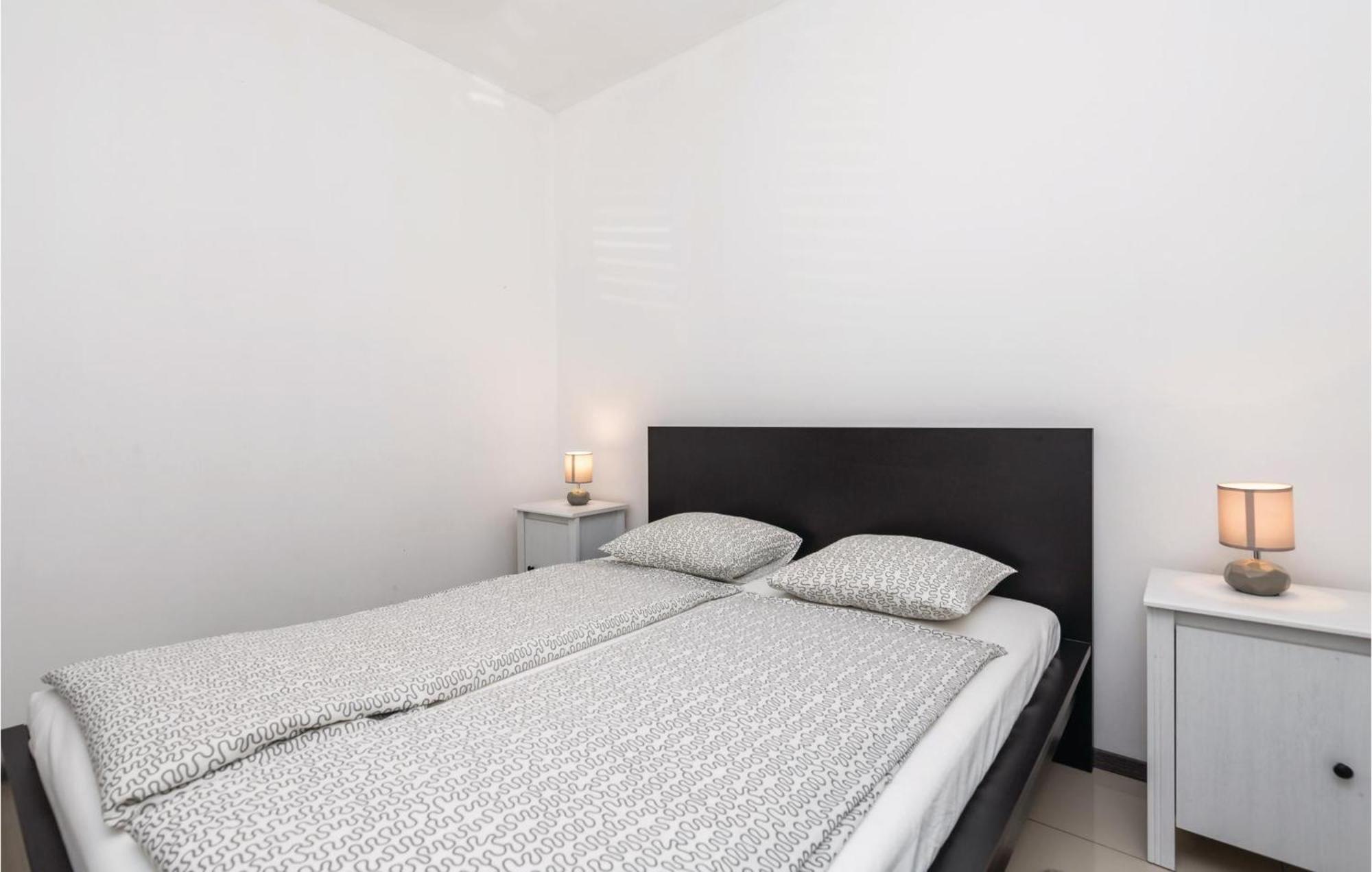 Nice Apartment In Mandre With Wifi Exterior photo