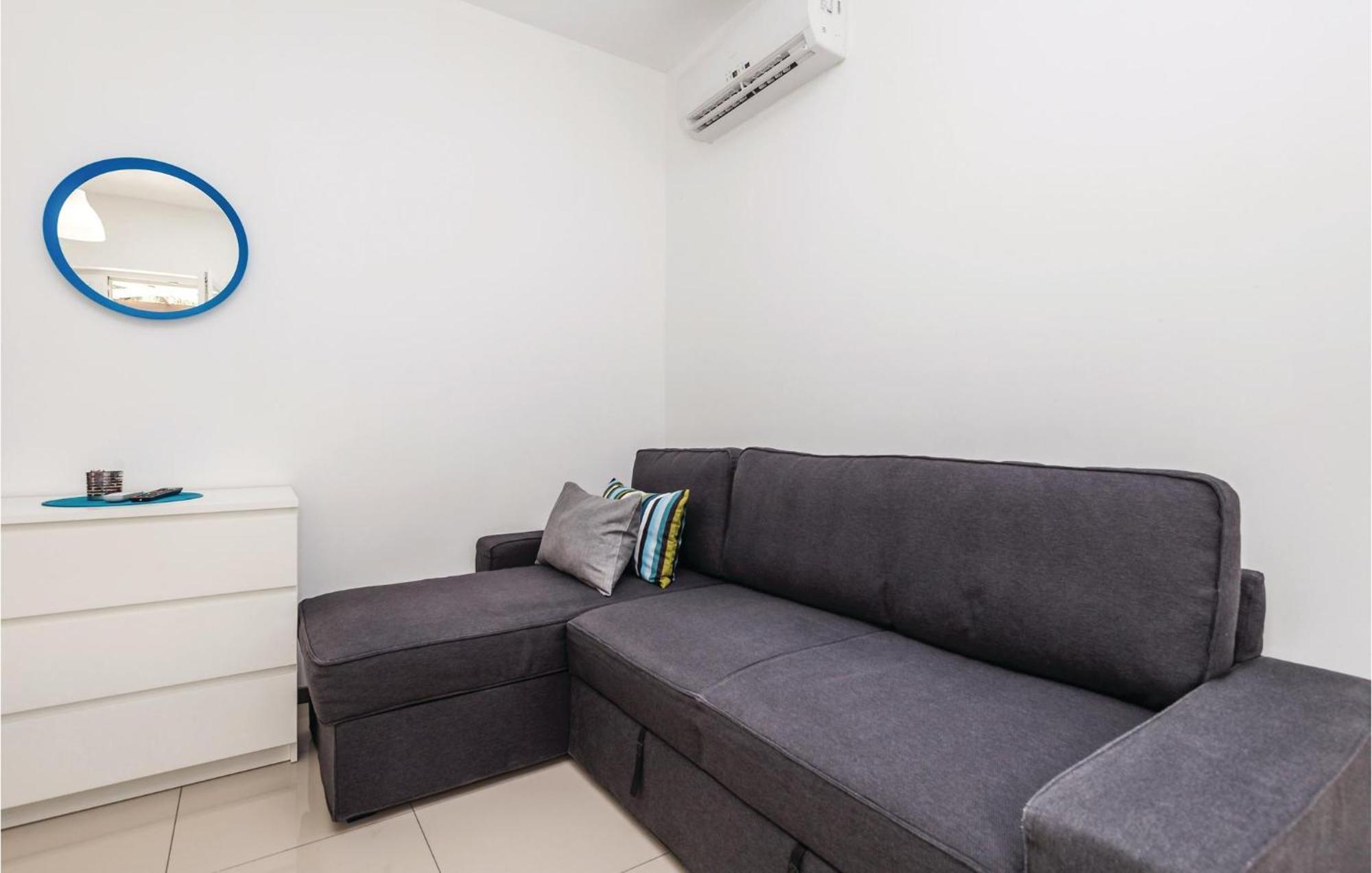 Nice Apartment In Mandre With Wifi Exterior photo