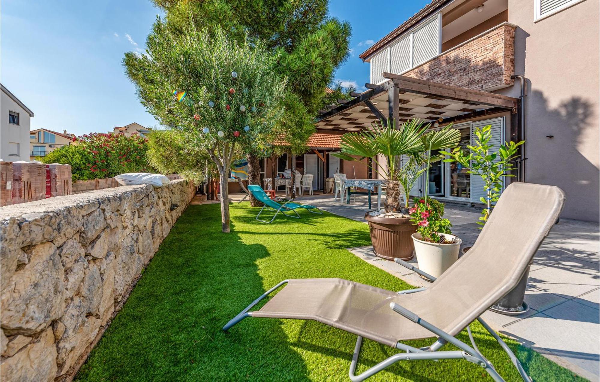 Nice Apartment In Mandre With Wifi Exterior photo